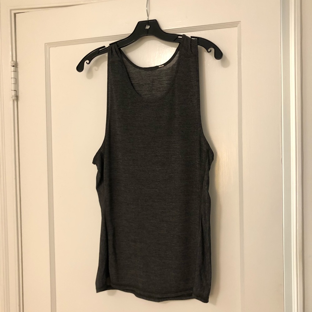 Men’s charcoal gray Lululemon tank